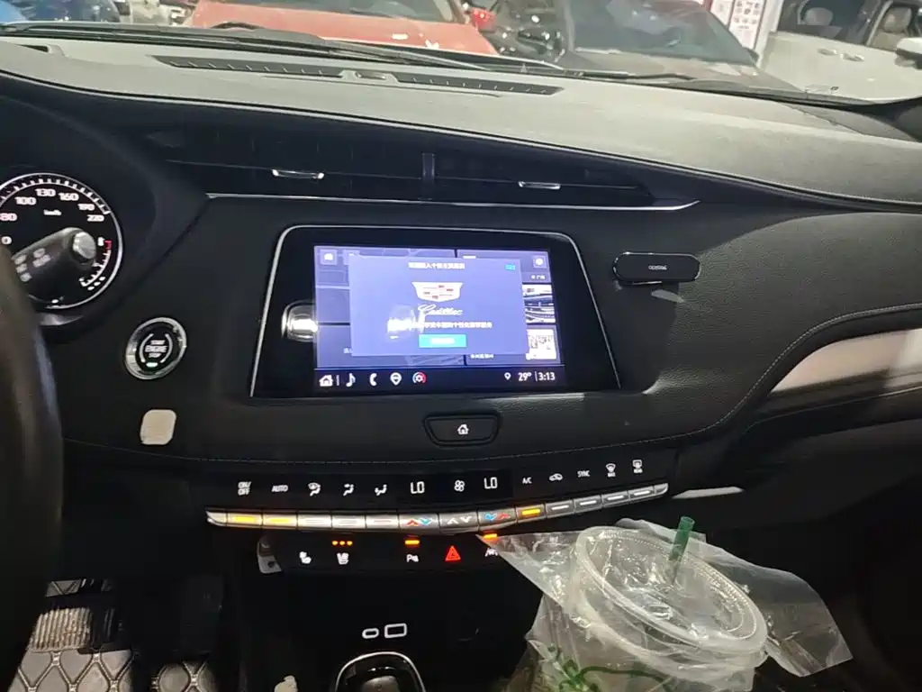 Cadillac XT4 28 T 2 WD Distinguished