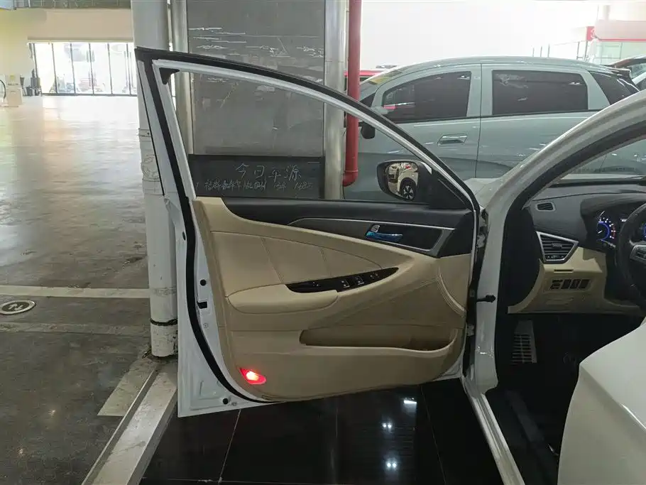 Eado 1.6 L Manual Style