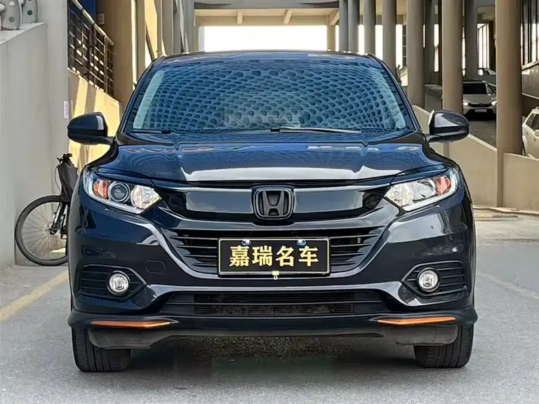 Honda Vezel 1.5 L CVT Phantom Night · Pioneer