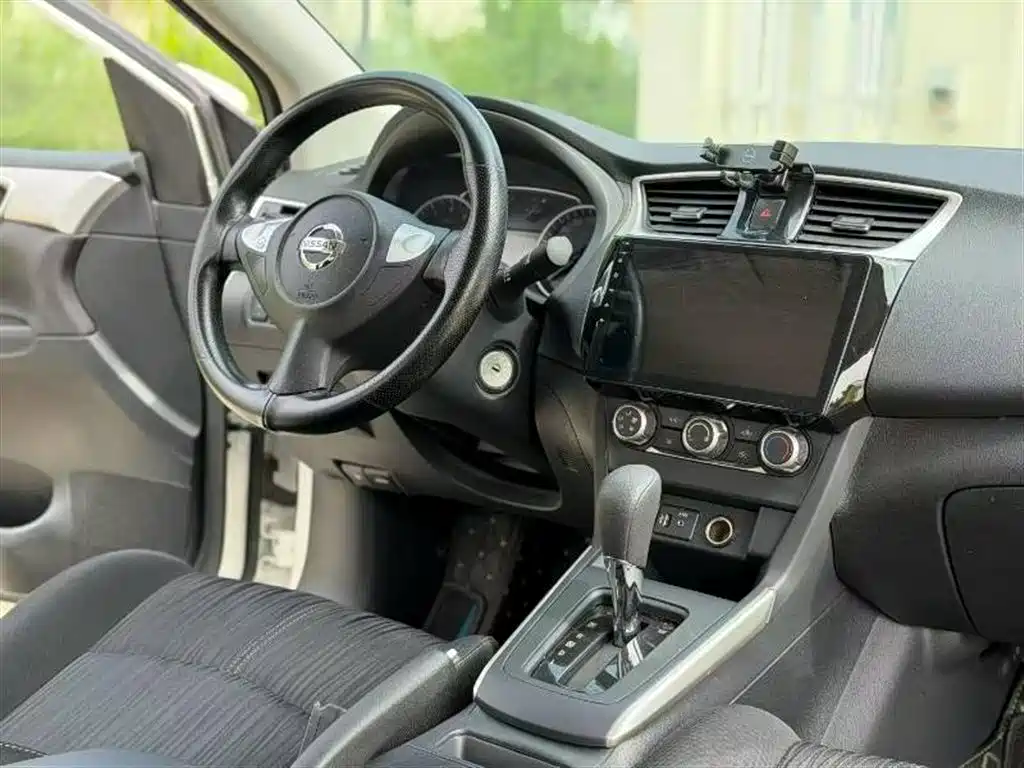 Sylphy Classic 1.6 XE CVT Comfort