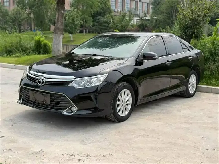 Toyota Camry 2.0 G Leading