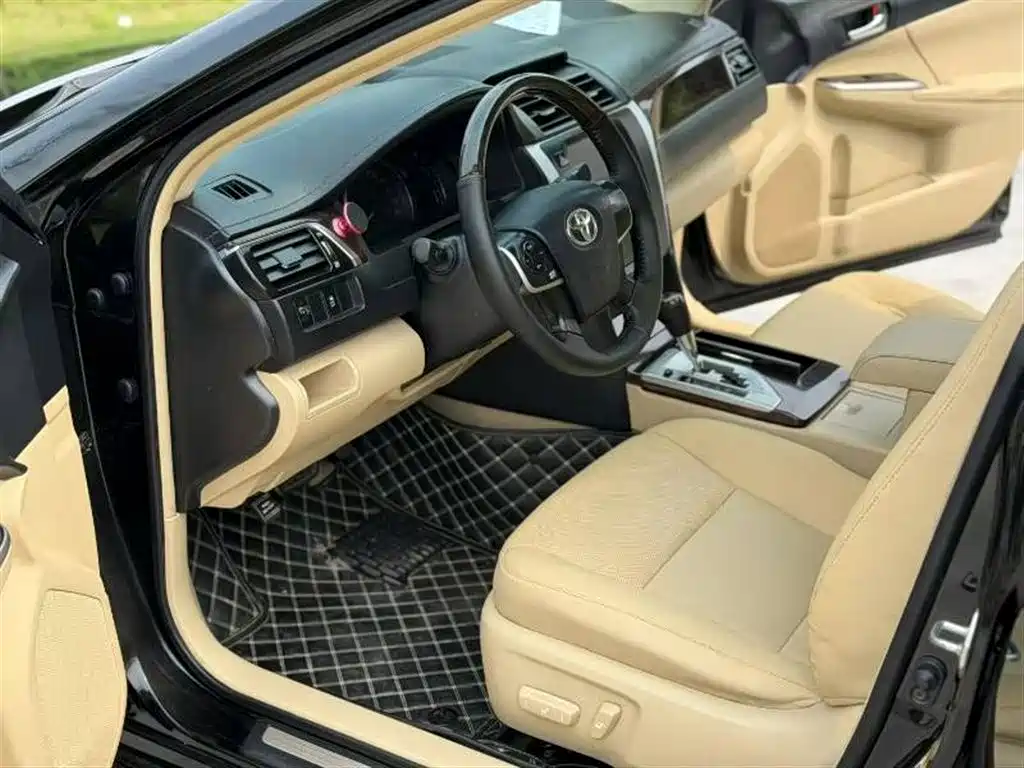 Camry 2.0 G Leading