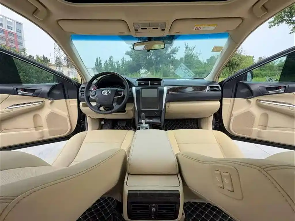 Camry 2.0 G Leading