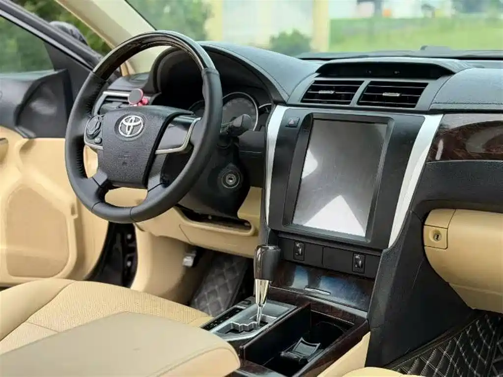 Camry 2.0 G Leading