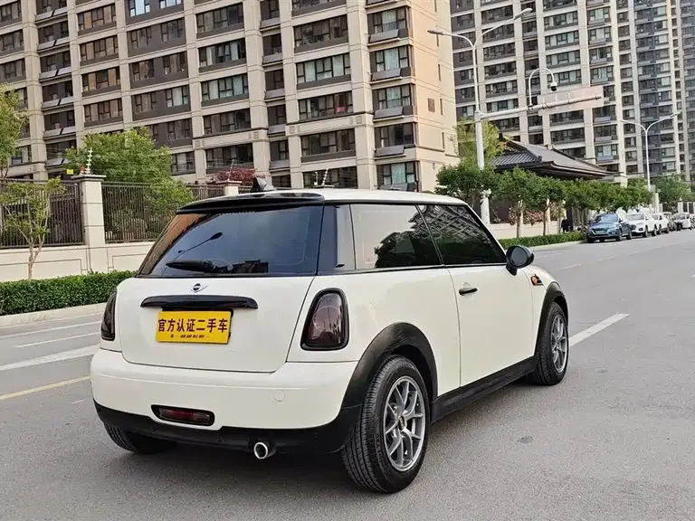 MINI 1.6 L ONE Limited 1 st Edition