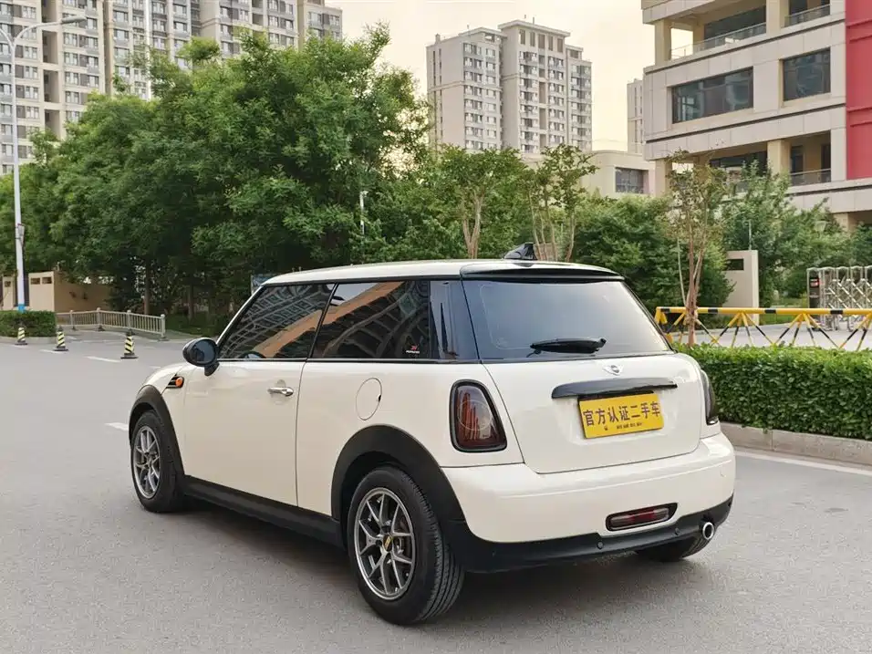 MINI 1.6 L ONE Limited 1 st Edition