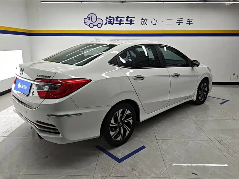 Crider 1.8 L CVT Luxury