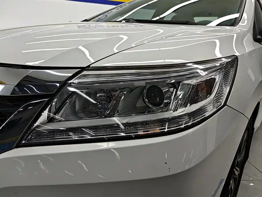 Crider 1.8 L CVT Luxury