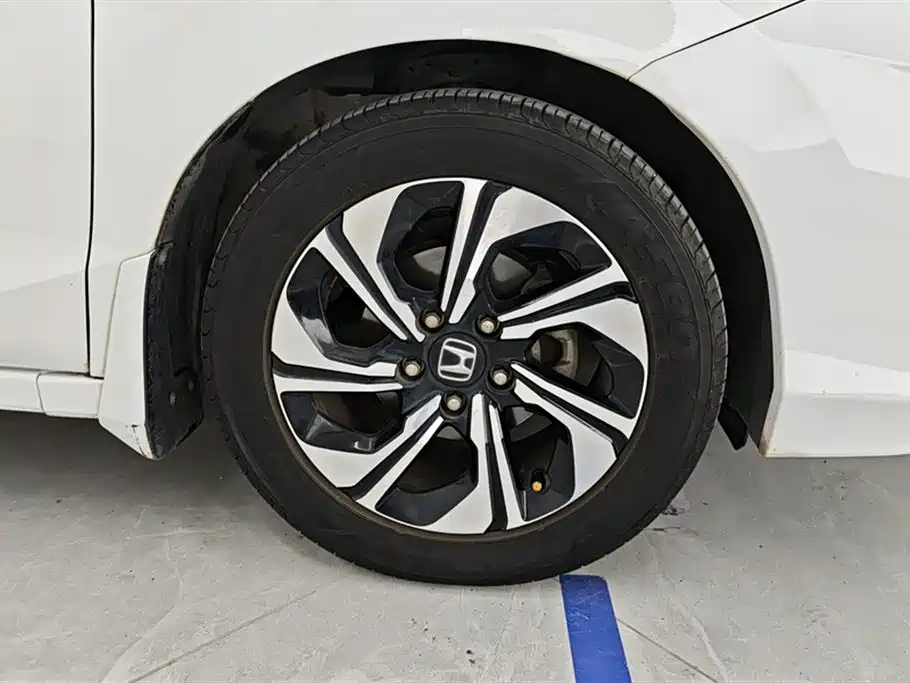 Crider 1.8 L CVT Luxury