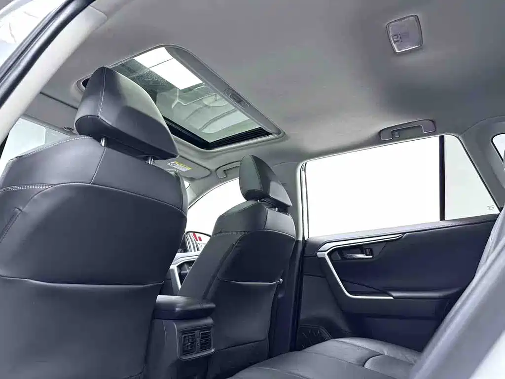 RAV4 2.0 L CVT 4 WD Style Plus