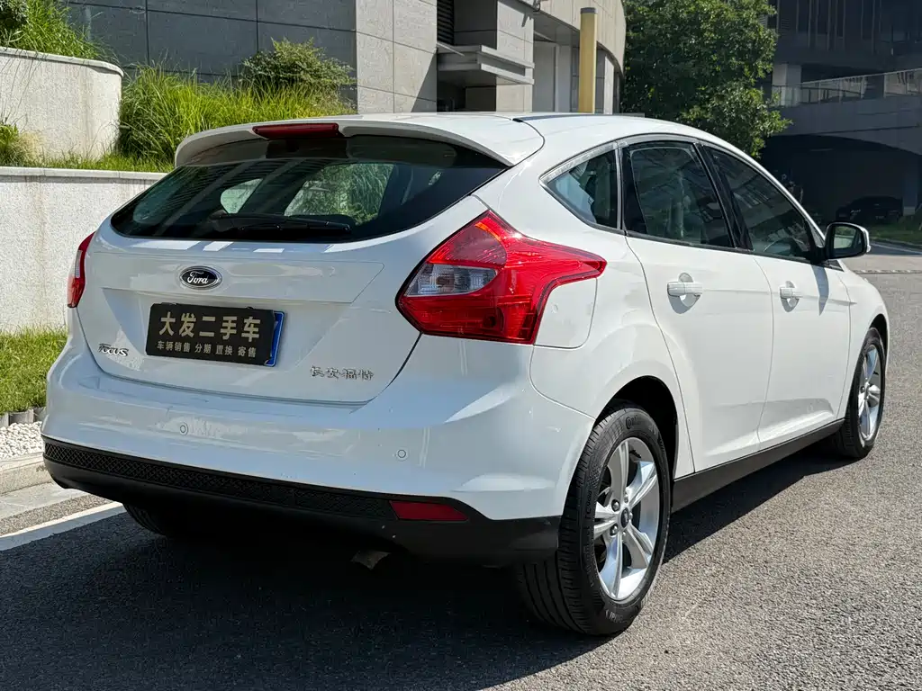 Focus Hatchback 1.6 L Auto Style