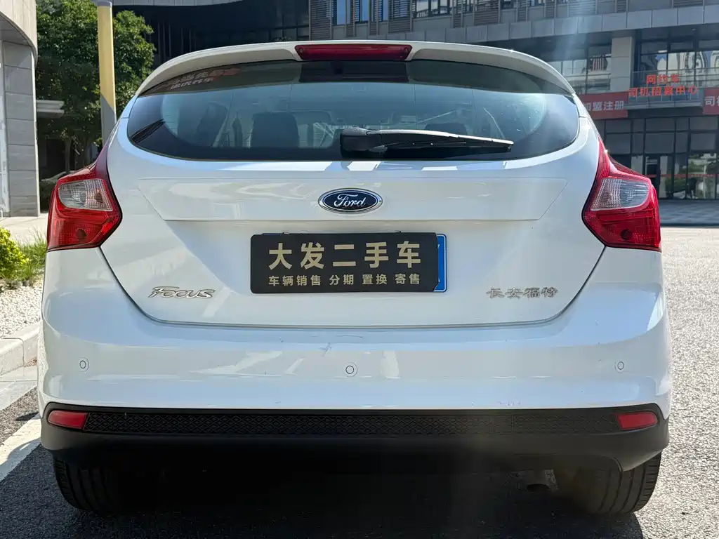 Focus Hatchback 1.6 L Auto Style