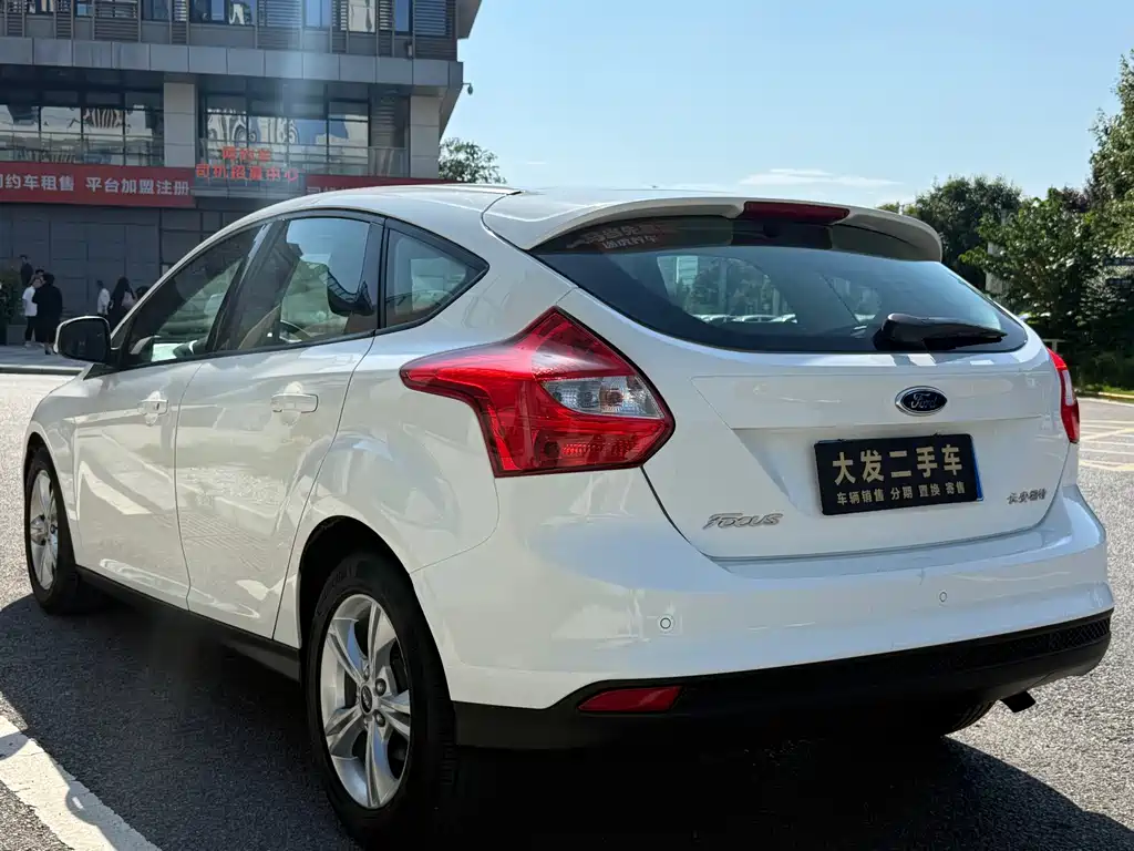 Focus Hatchback 1.6 L Auto Style