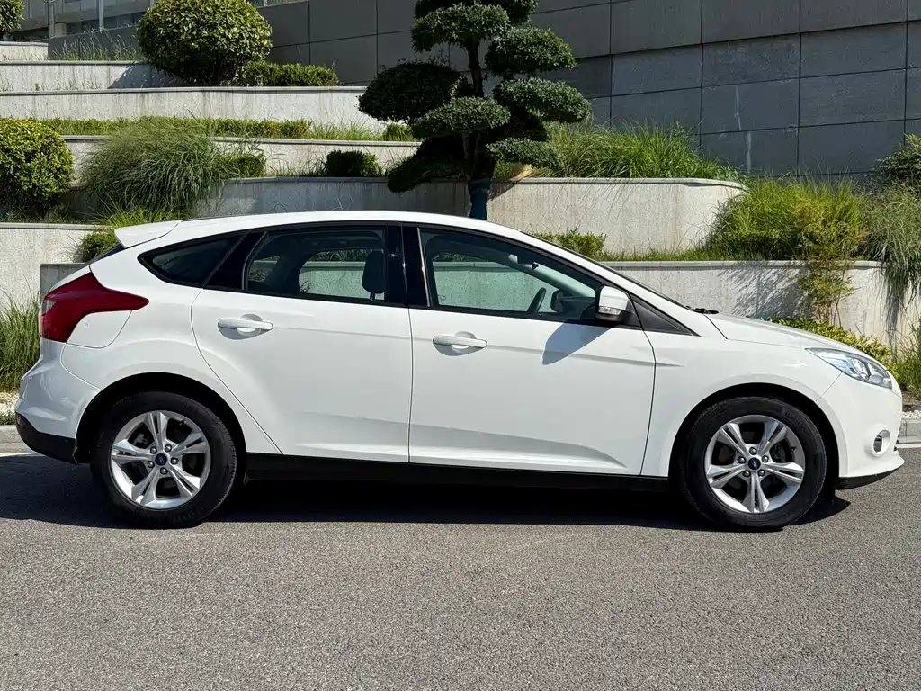 Focus Hatchback 1.6 L Auto Style