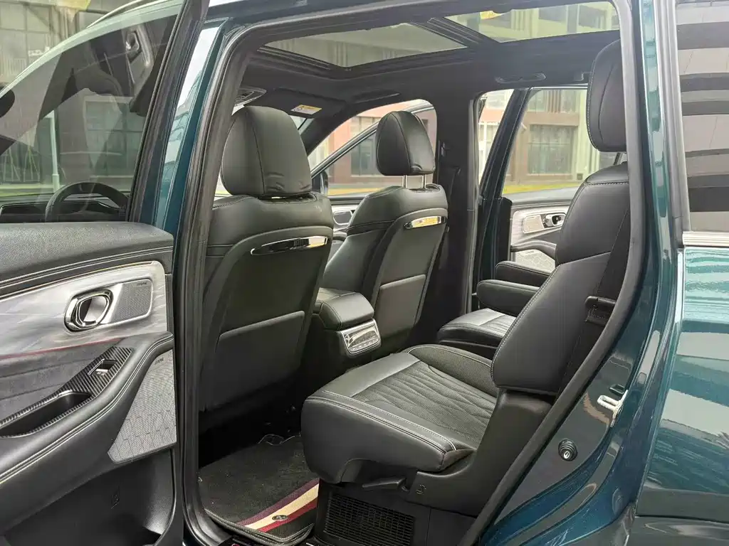 GAC Trumpchi GS8 Dual Engine Series 2.0 TM 4 WD Distinguished (6-seat)