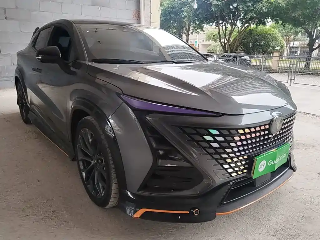 Changan UNI-T 长安UNI-T 2022款 2.0 T 运动版 尊贵型