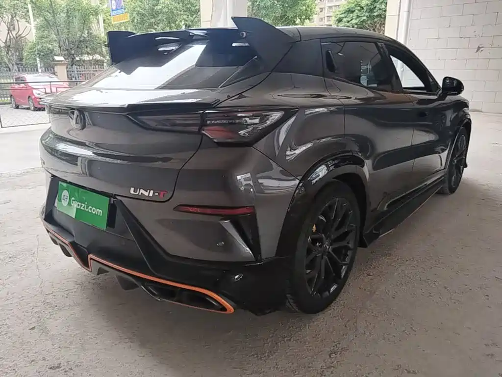 Changan UNI-T 长安UNI-T 2022款 2.0 T 运动版 尊贵型