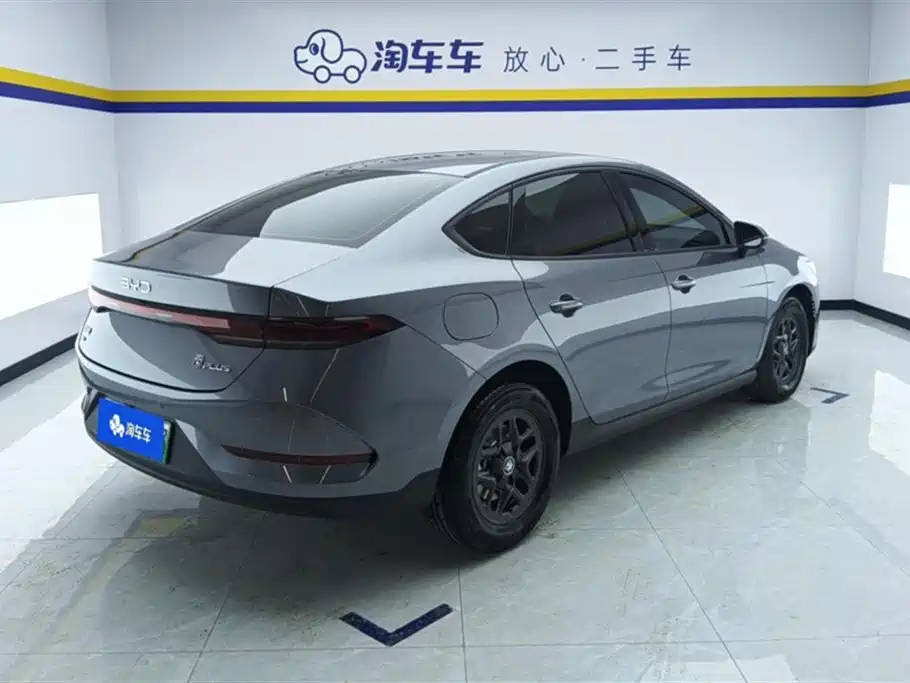 Qin PLUS DM-i Smart Drive 55 KM Leading