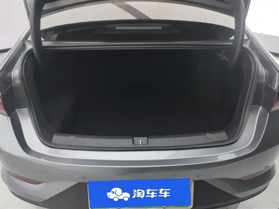 Qin PLUS DM-i Smart Drive 55 KM Leading