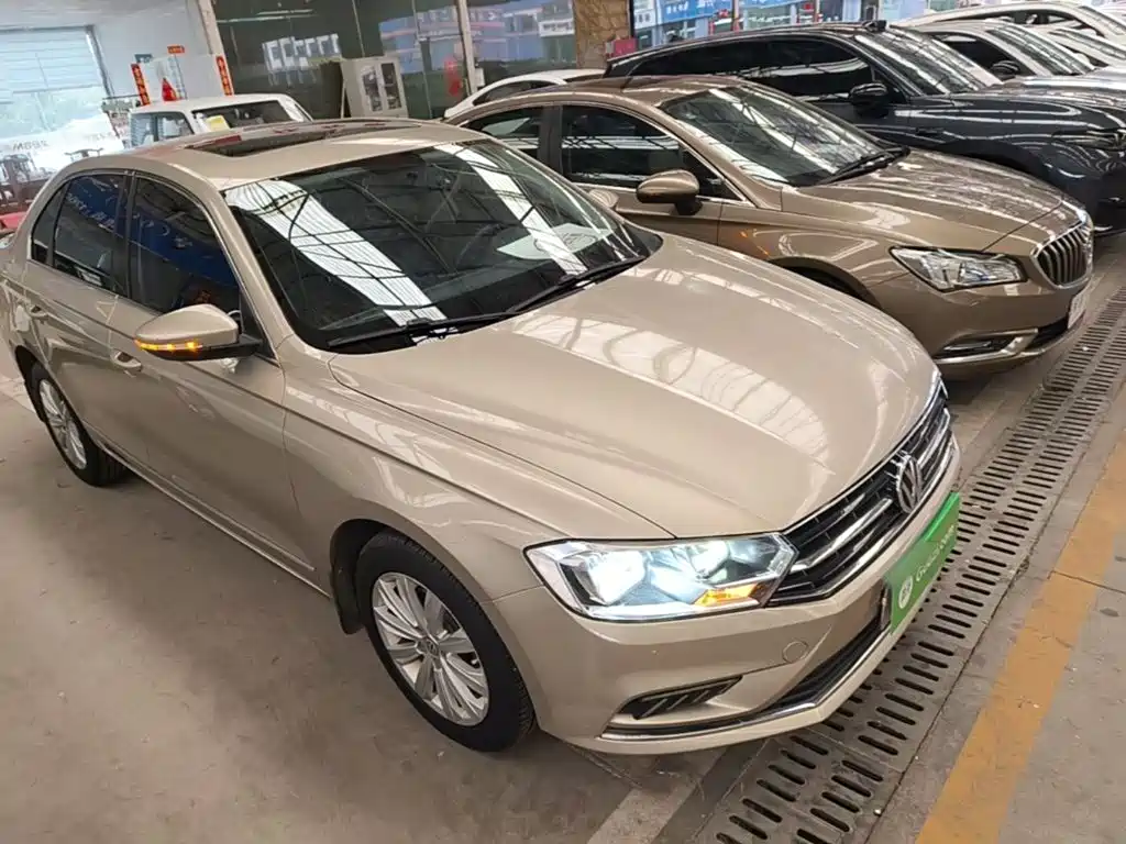 Bora 1.6 L Auto Comfort