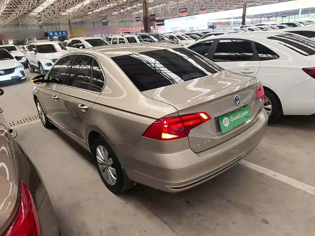 Bora 1.6 L Auto Comfort