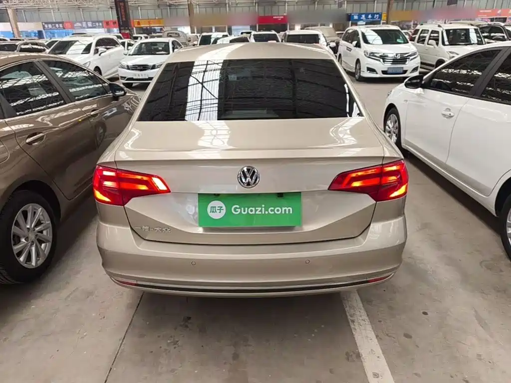 Bora 1.6 L Auto Comfort