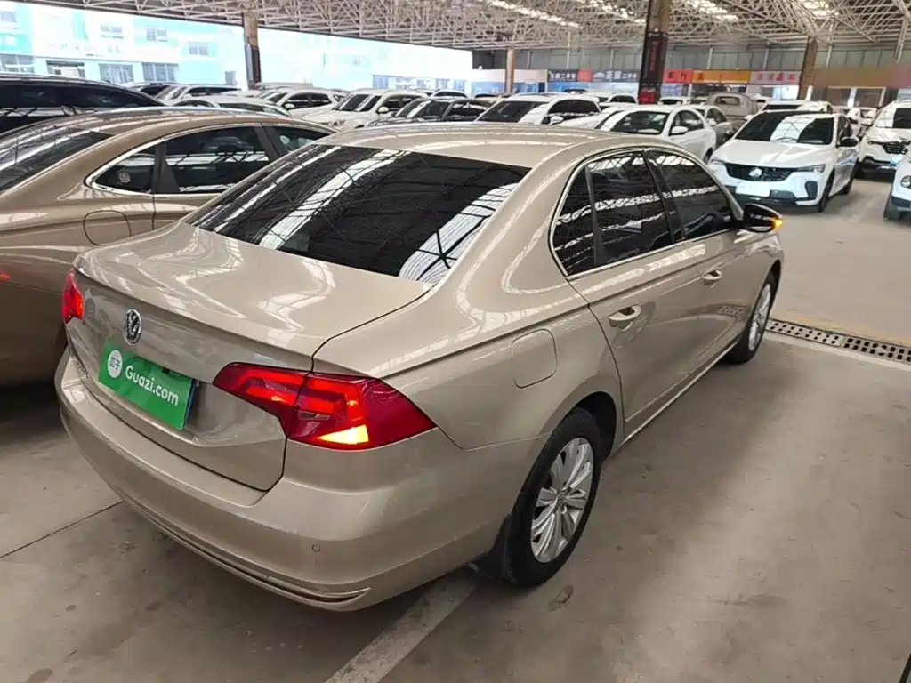 Bora 1.6 L Auto Comfort