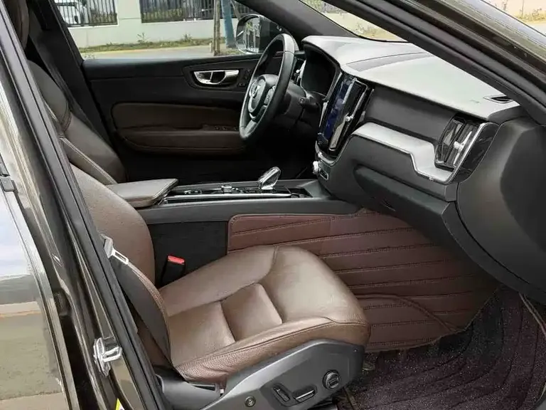 Volvo XC60 B5 4 WD Smart Ease Luxury