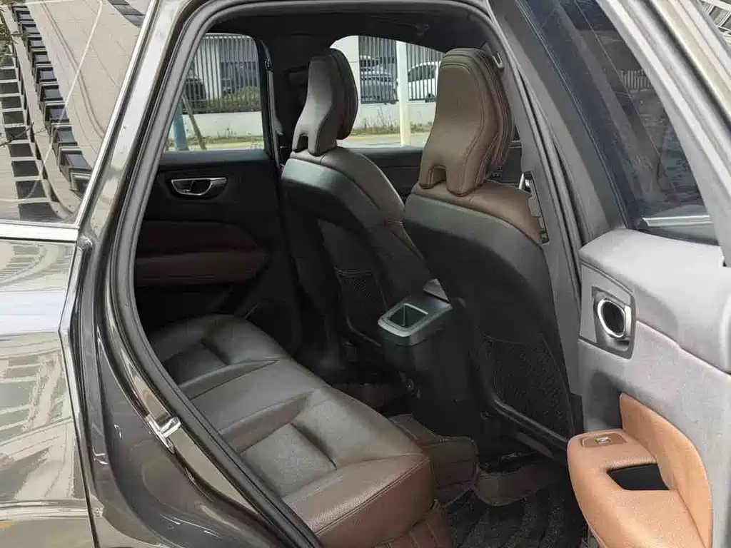 Volvo XC60 B5 4 WD Smart Ease Luxury