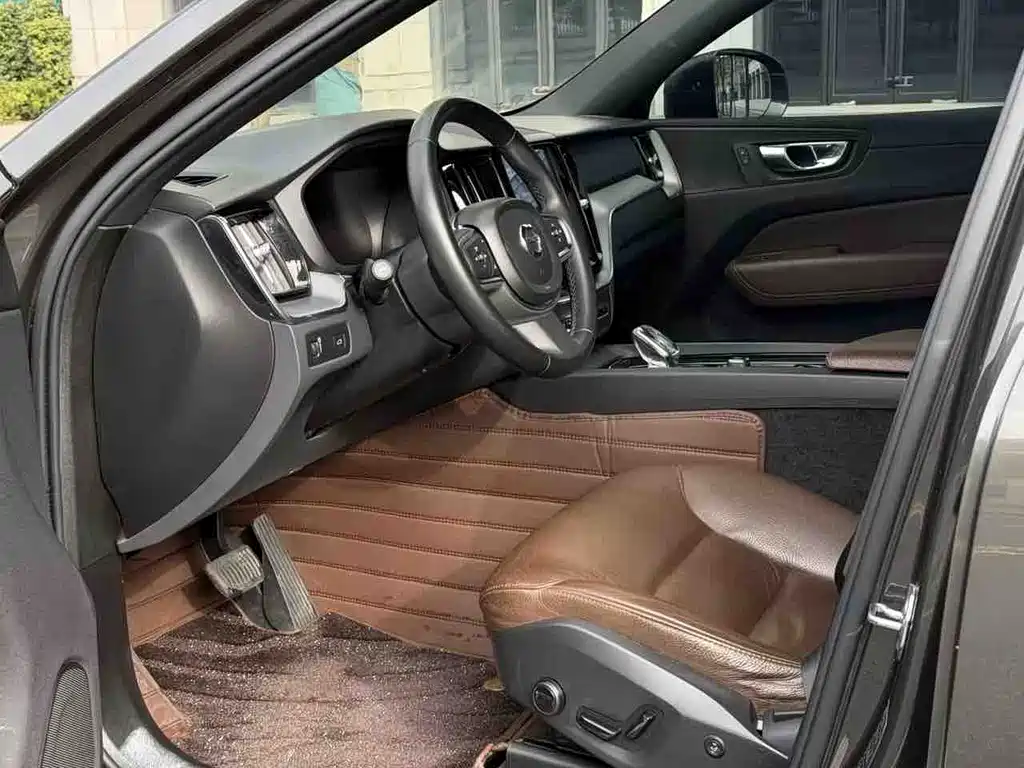 Volvo XC60 B5 4 WD Smart Ease Luxury