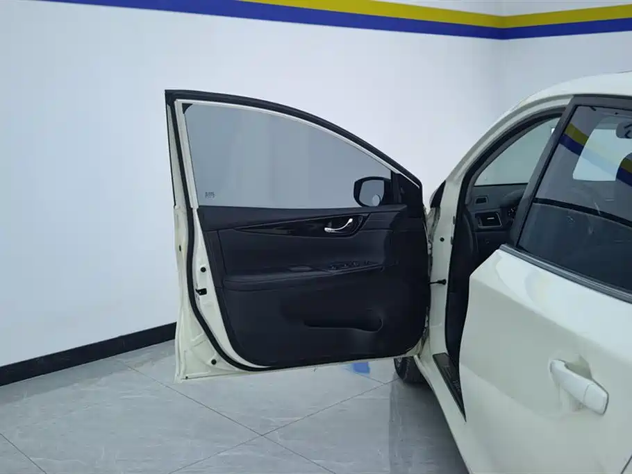 Tiida 1.6 L CVT Smart Enjoyment CN-VI