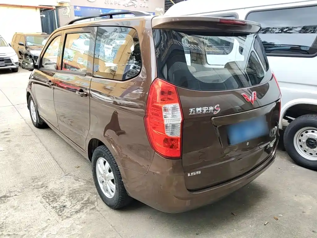 Wuling Hongguang 1.5 L S Standard