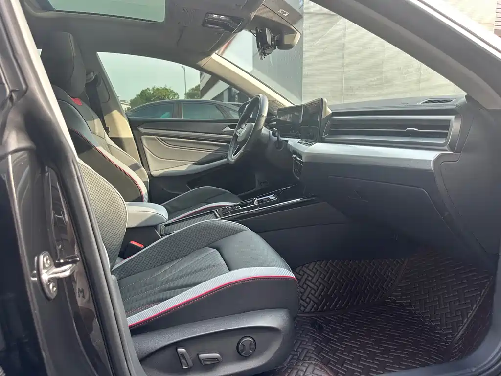 Lamando Lamando L 280 TSI DSG Super Hot Flagship