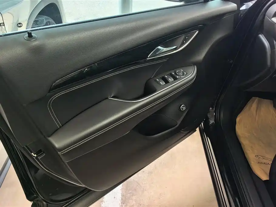 Envision Plus Envision Plus 652 T 5-seat Luxury
