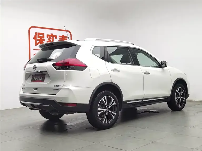 Nissan X-Trail 2.5 L CVT Connected Luxury 4 WD