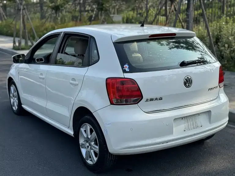 Volkswagen Polo 1.6 L Auto Premium Cool
