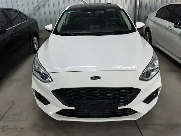 Ford Focus 福克斯 2020款 两厢 1.5 L 自动锋跃型