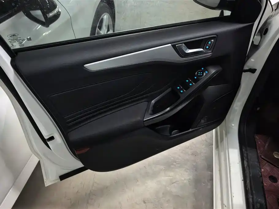 Focus 福克斯 2020款 两厢 1.5 L 自动锋跃型