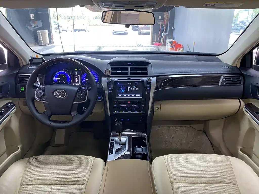 Camry Dual Engine 2.5 HG Luxury Navigation