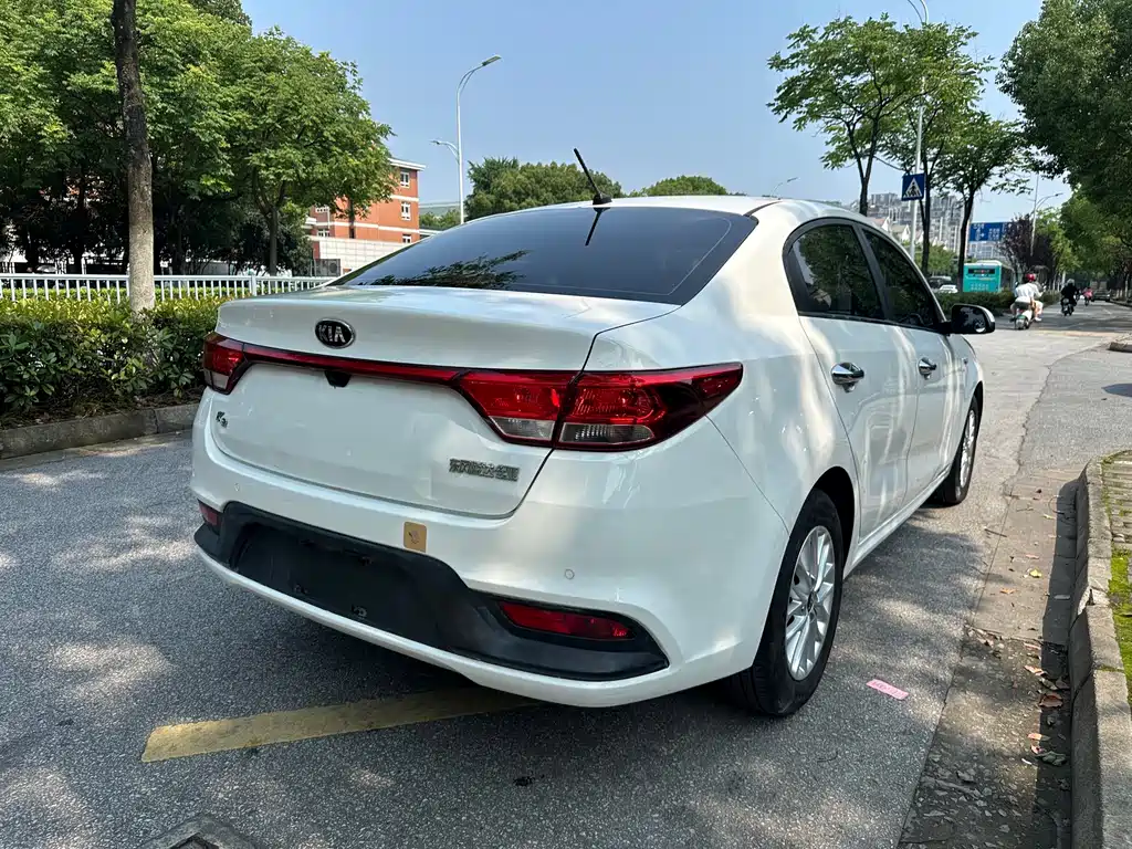 Kia K2 Sedan 1.4 L AT GLS