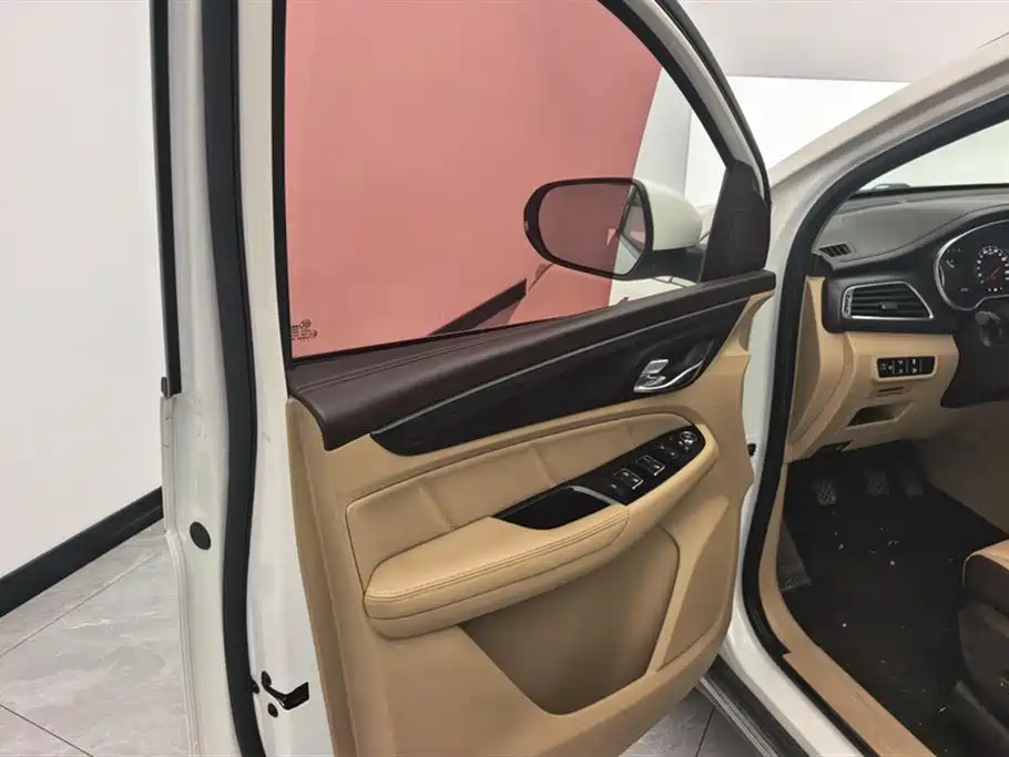 Baojun 730 1.5 T Manual Luxury 7-seat