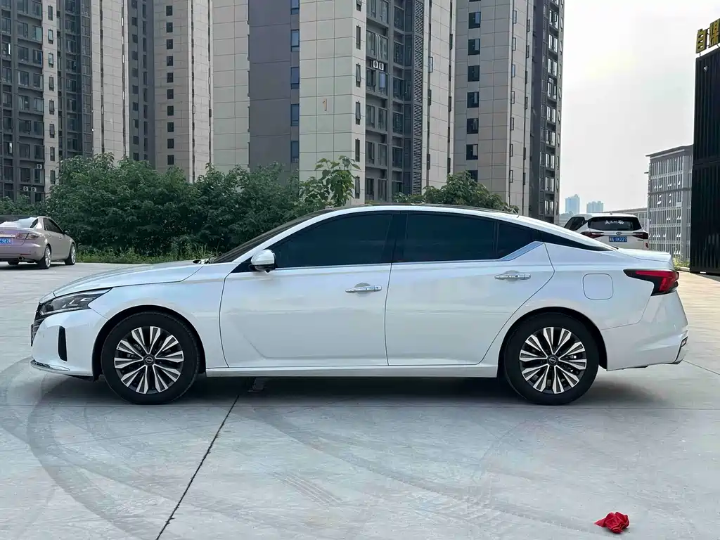 Teana 2.0 L XL-TLS Joy