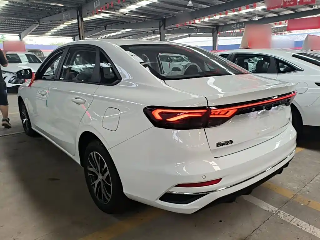 Emgrand 帝豪 2026款 400万纪念款 1.5 L CVT超越型