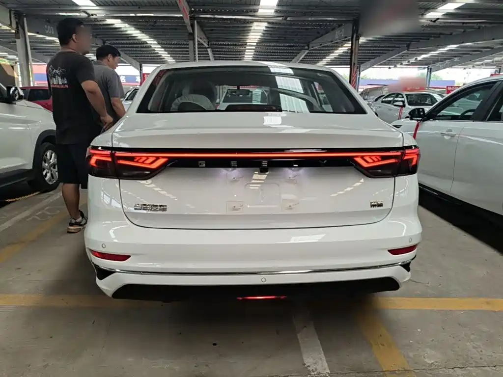 Emgrand 帝豪 2026款 400万纪念款 1.5 L CVT超越型