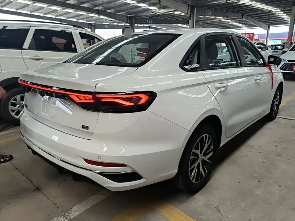 Emgrand 帝豪 2026款 400万纪念款 1.5 L CVT超越型