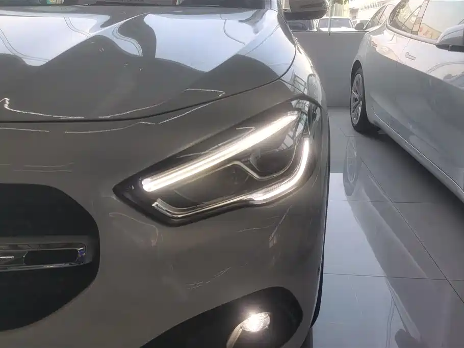Mercedes-Benz GLA GLA 220