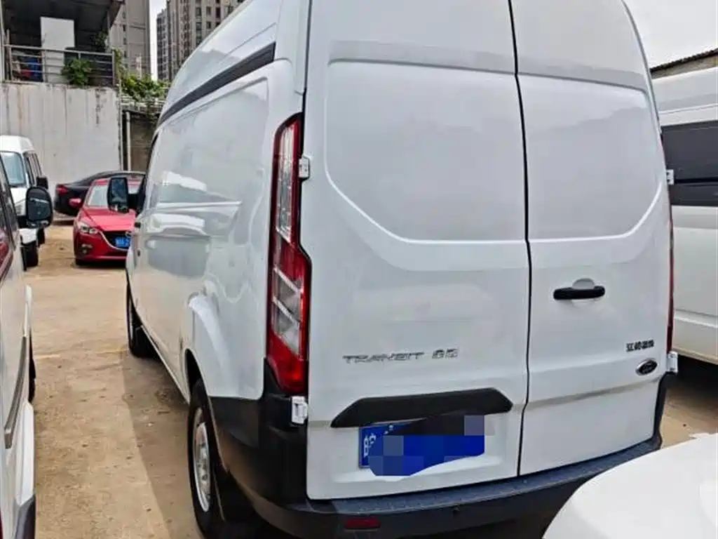 Transit 全顺 2019款 2.0 T柴油厢式运输车中轴中顶3座国VI
