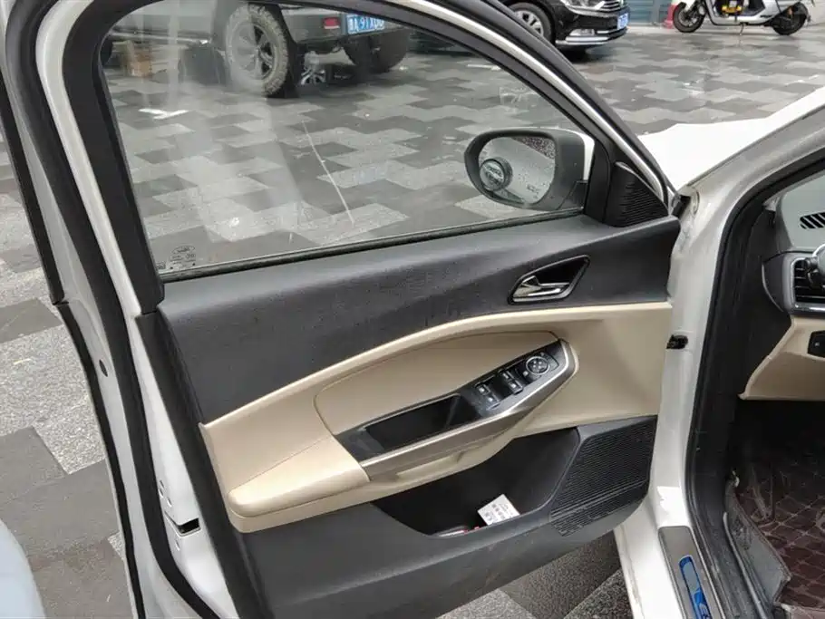 Escort 1.5 L Auto Comfort