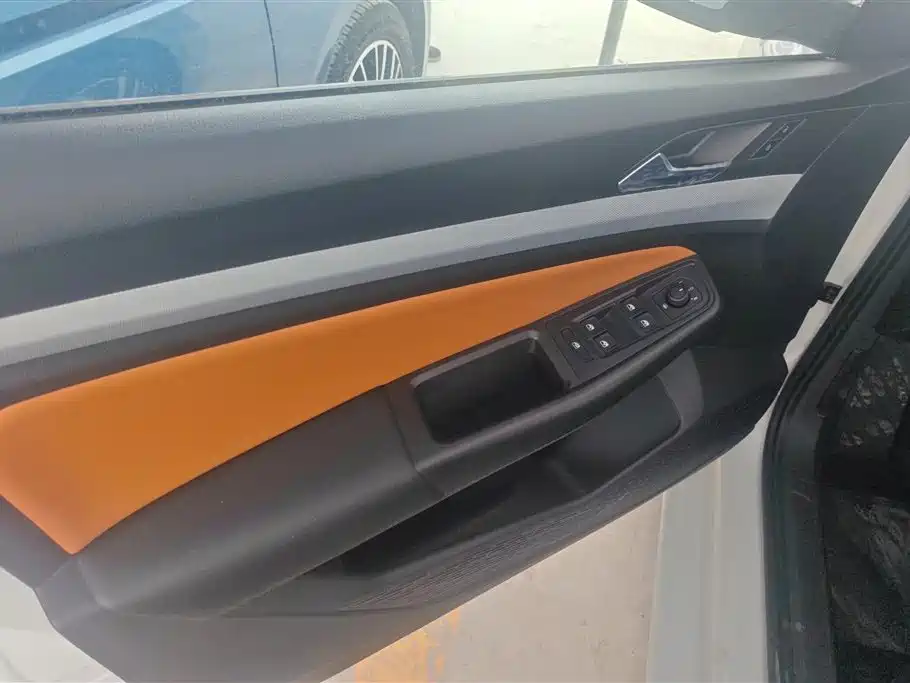Bora 200 TSI DSG Joy Travel Navigation