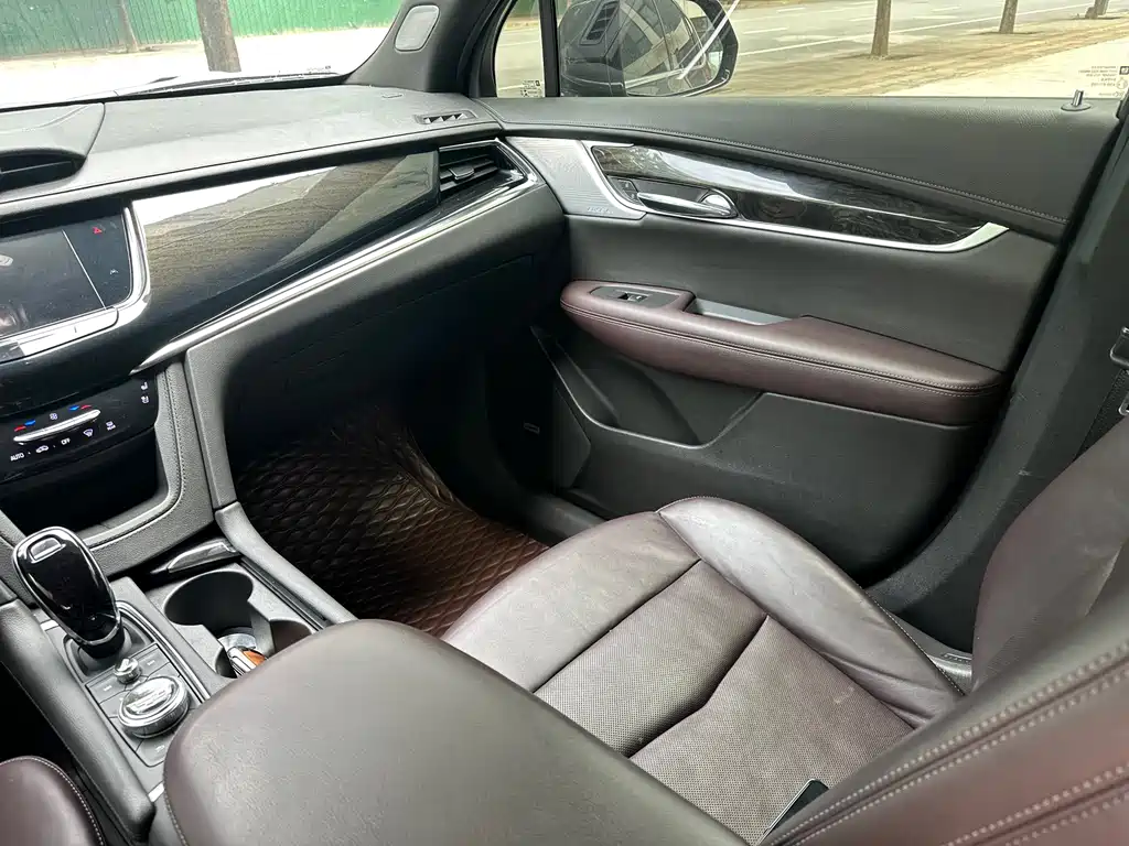 Cadillac XT6 凯迪拉克XT6 2021款 28 T 六座四驱豪华运动型